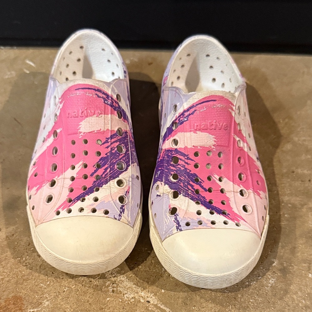 Native Kids Water Shoes - Pink and Purple Splash